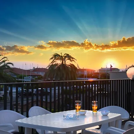 Paris Hotel Lido di Camaiore