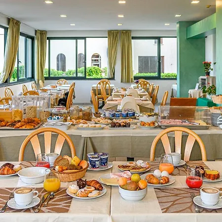 Paris Hotel