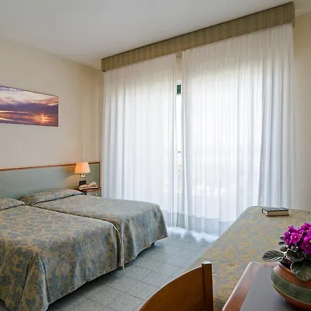 Отель Paris Лидо-ди-Камайоре